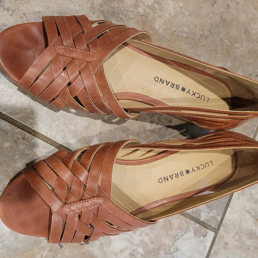 EUC Women's Lucky Brand brown leather slip ons, sz 7, $15